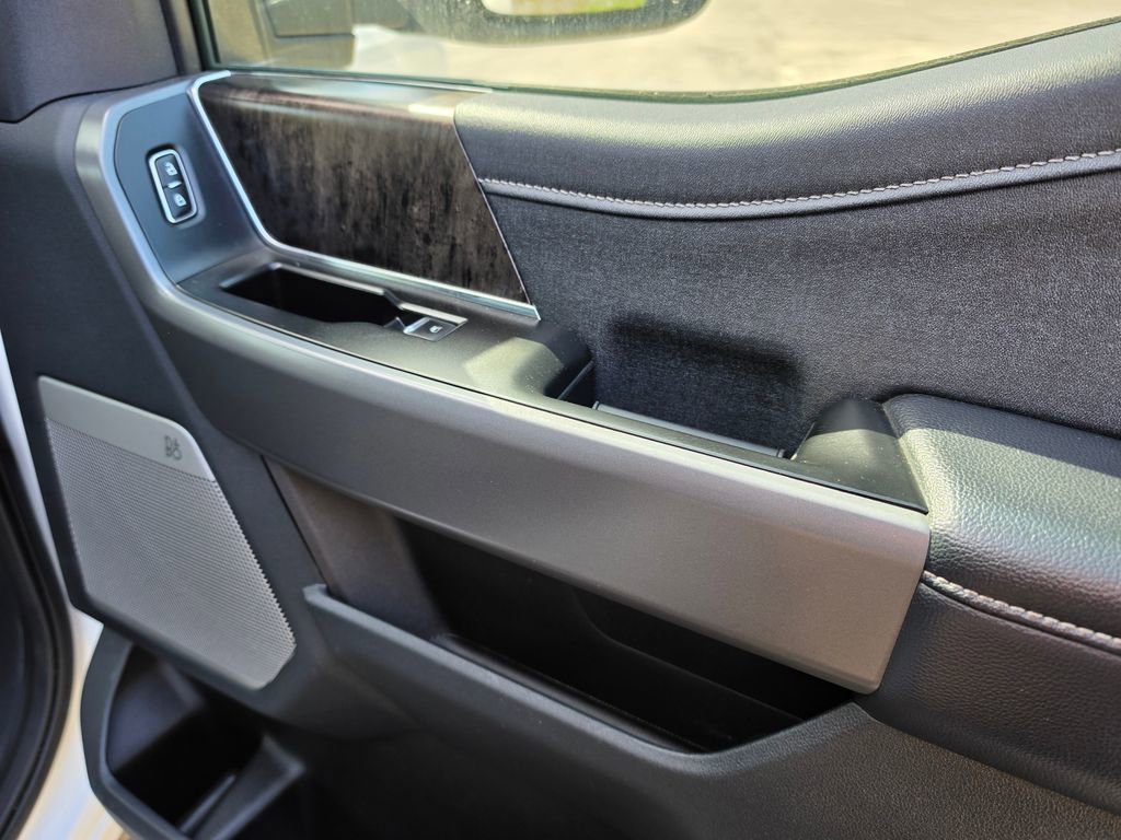 Used 2025 Ford F250 Lariat w/ Chrome Package image 47