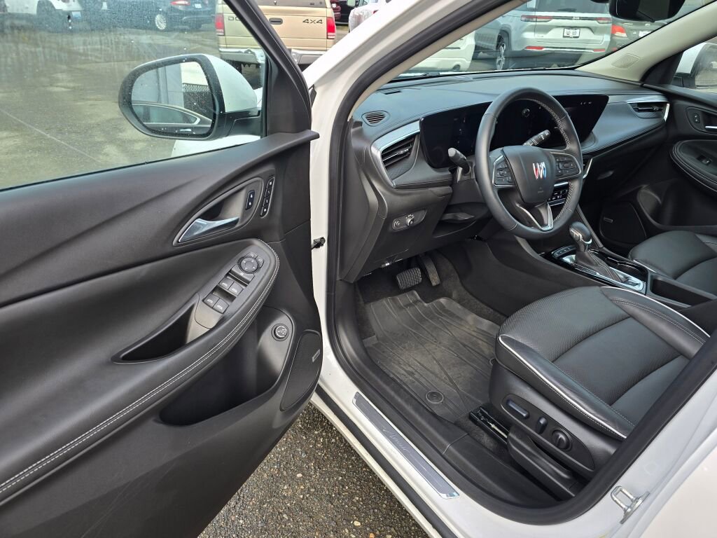 Used 2024 Buick Encore GX Avenir w/ Avenir Technology Package image 20