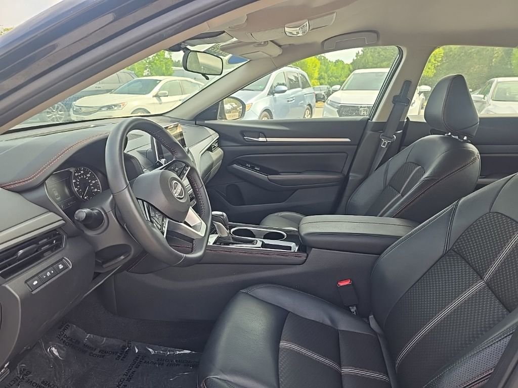 Used 2025 Nissan Altima 2.5 SR FWD image 10