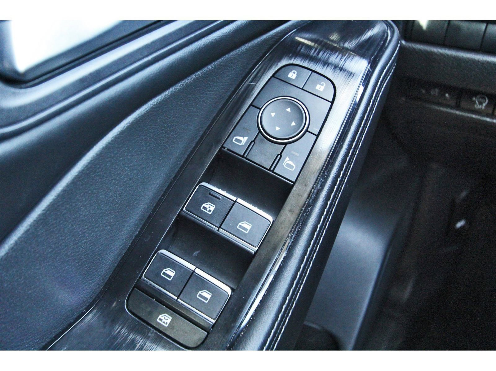 Used 2023 Nissan Rogue SL w/ SL Premium Package image 20