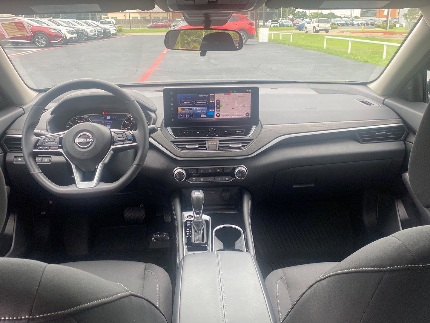 Used 2024 Nissan Altima 2.5 SV w/ SV Premium Package FWD image 12