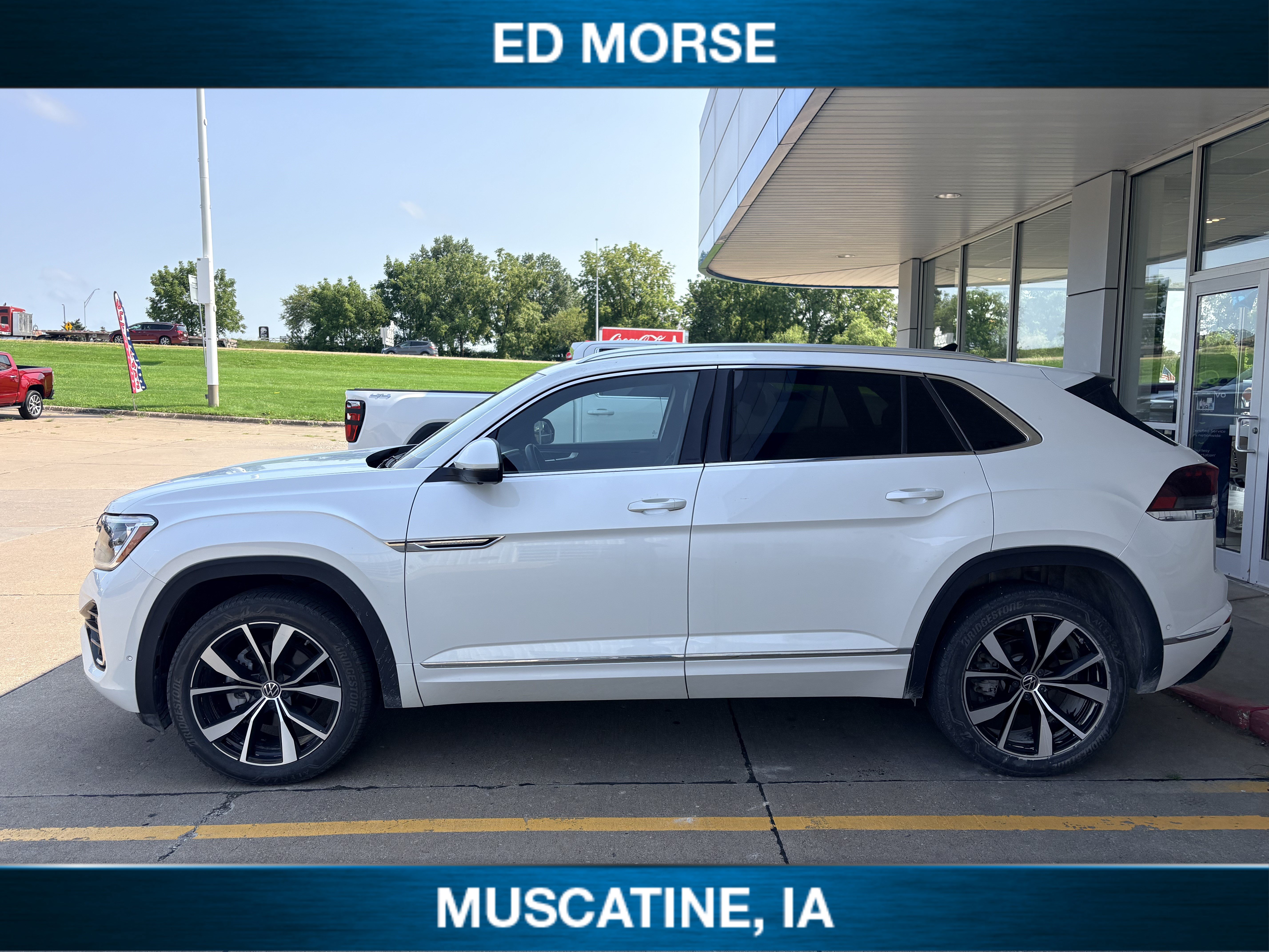 Used 2024 Volkswagen Atlas Cross Sport SEL Premium R-Line AWD/4WD image 5