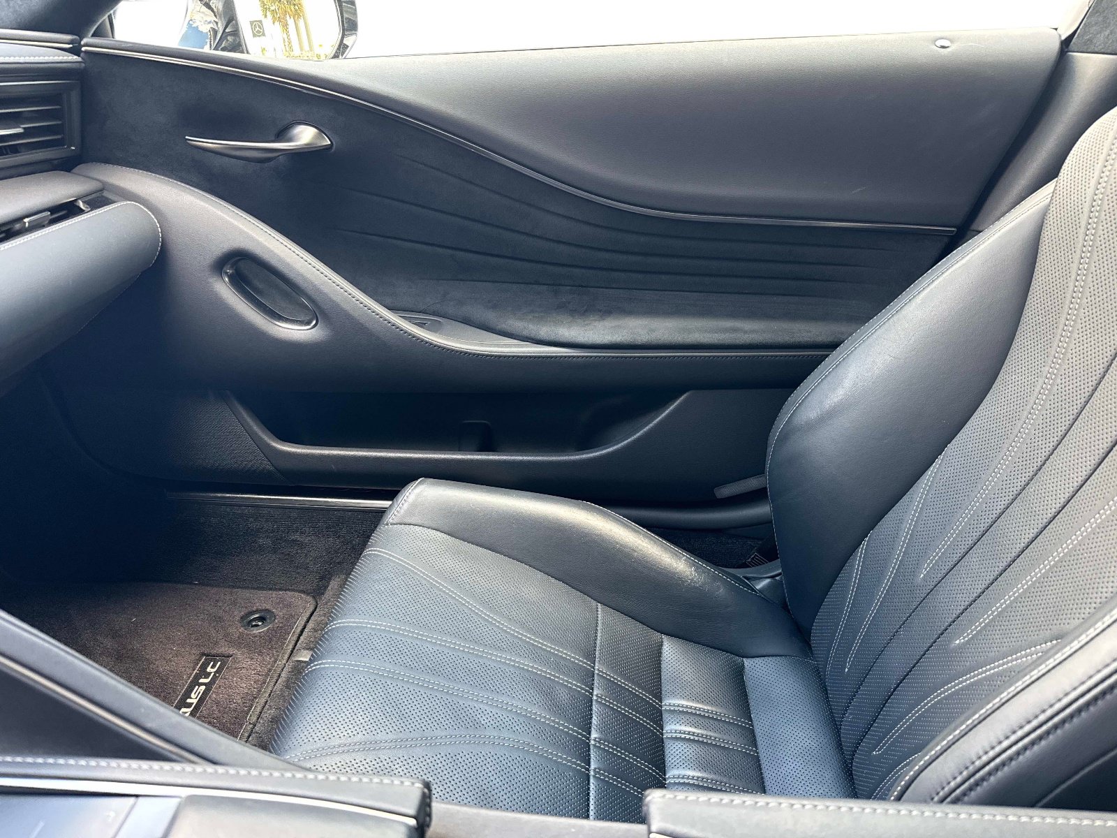 Used 2018 Lexus LC 500 Coupe w/ Touring Package RWD image 18