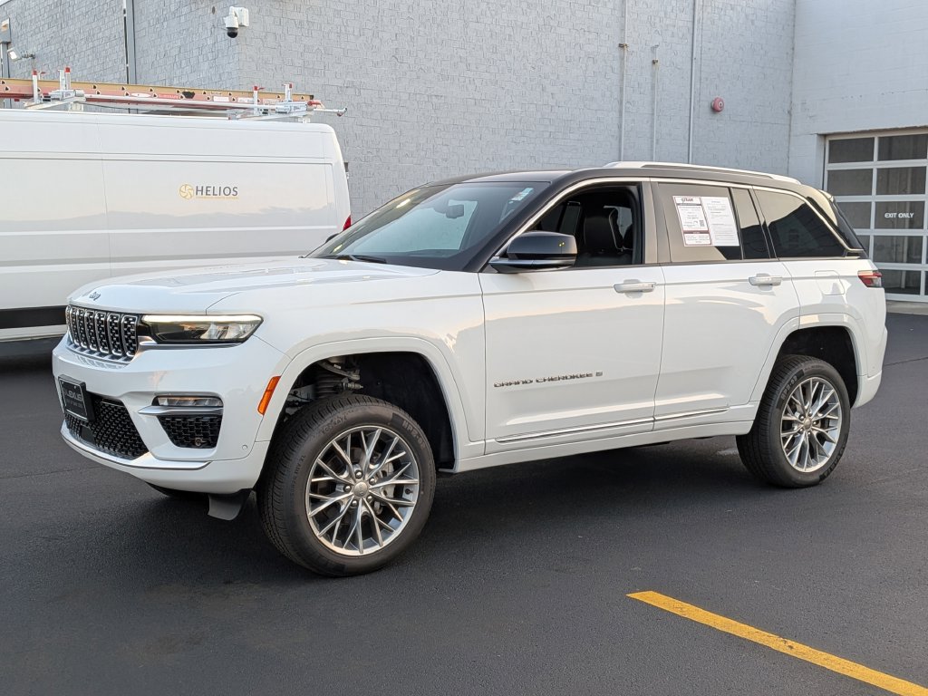 Used 2024 Jeep Grand Cherokee Summit w/ Adv Protech Group IV AWD/4WD image 4
