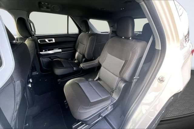Used 2023 Ford Explorer XLT AWD/4WD image 21