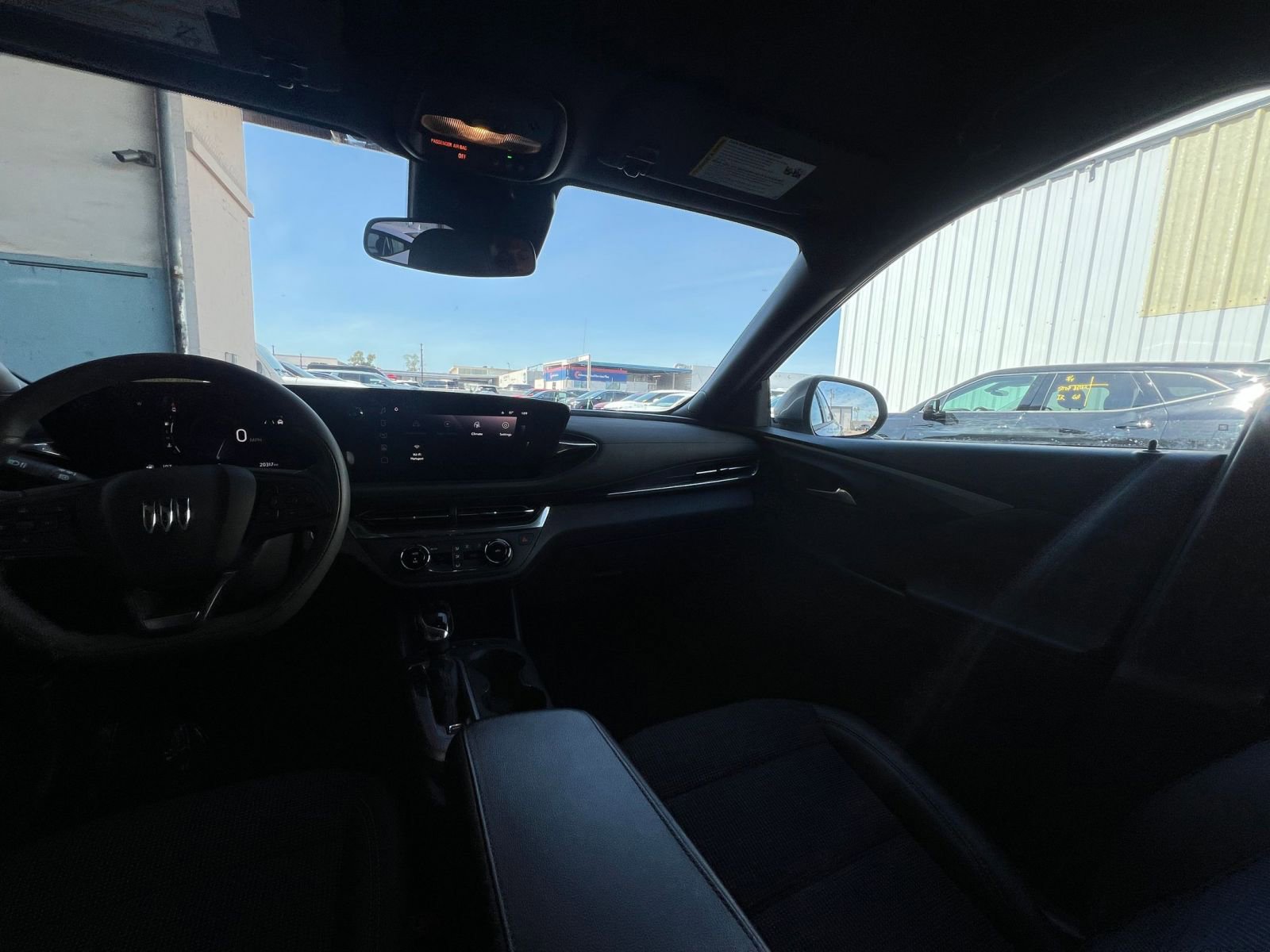 Used 2025 Buick Envista Preferred image 35