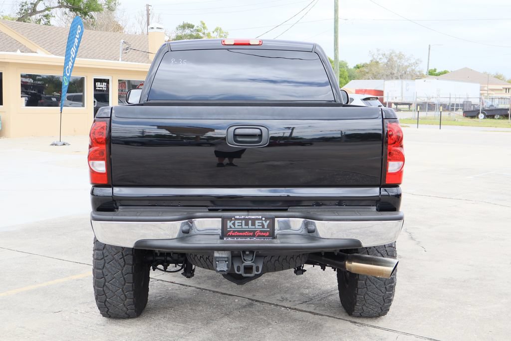 Used 2005 Chevrolet Silverado 2500 LS w/ Heavy-Duty Power Package AWD/4WD image 8