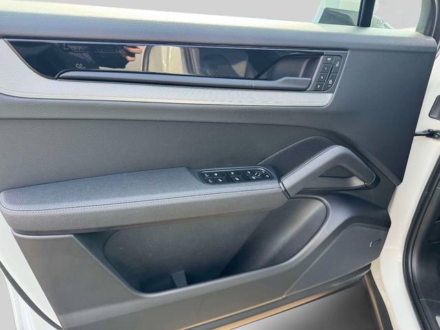 Used 2024 Porsche Cayenne Coupe image 21