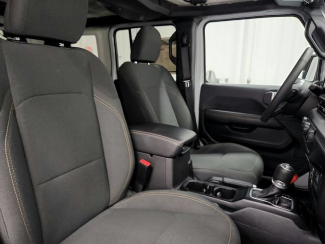 Used 2025 Jeep Wrangler Unlimited Sahara AWD/4WD image 36