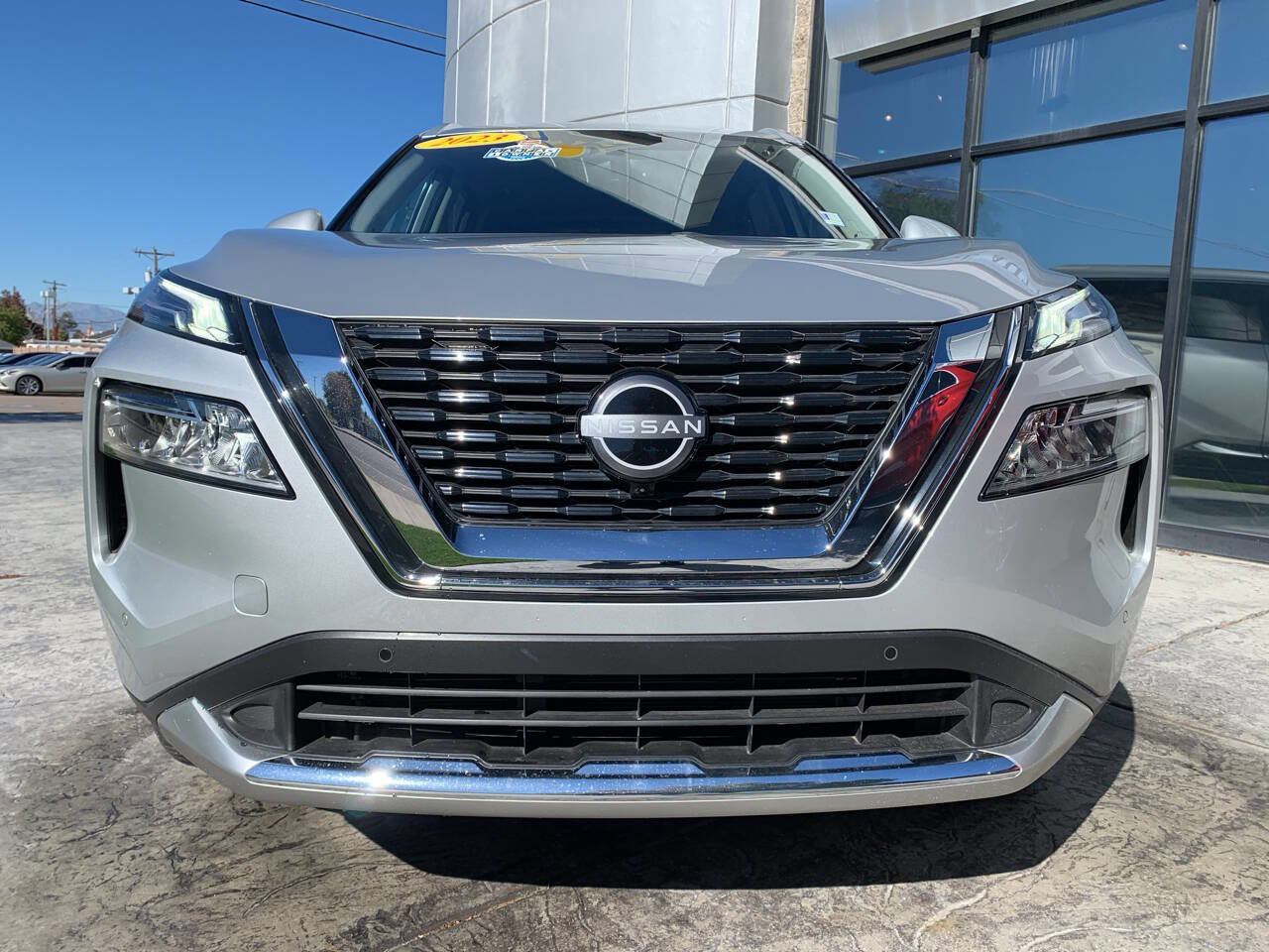 Used 2023 Nissan Rogue Platinum w/ Platinum Premium Package image 2