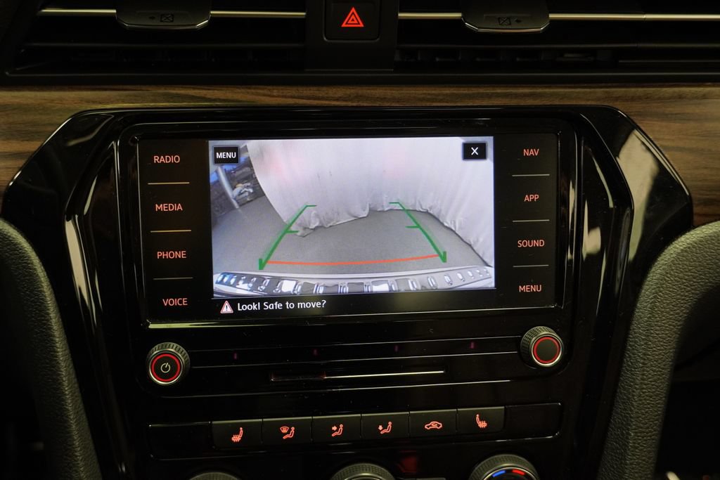 Used 2022 Volkswagen Passat 2.0T FWD image 35