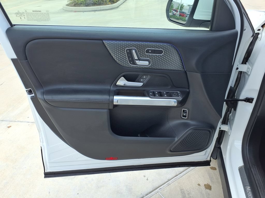 Used 2025 Mercedes-Benz GLB 250 4MATIC image 14