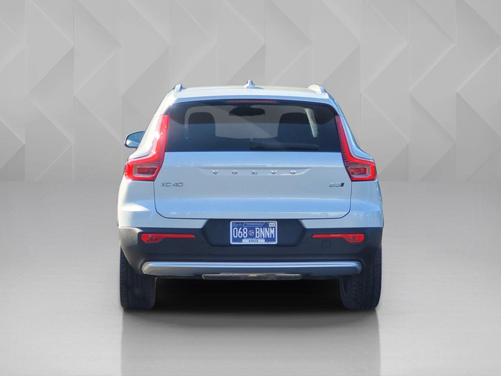 Certified 2025 Volvo XC40 B5 Plus AWD/4WD image 5