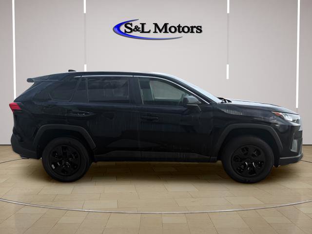 Used 2022 Toyota RAV4 LE AWD/4WD image 6