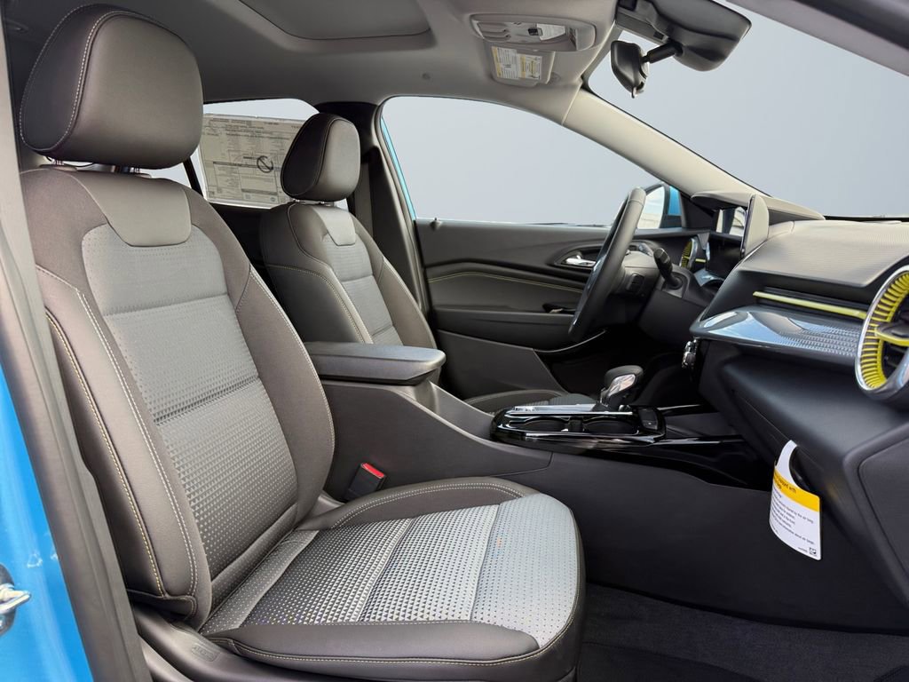 New 2026 Chevrolet Trax LT w/ Sunroof Package image 15