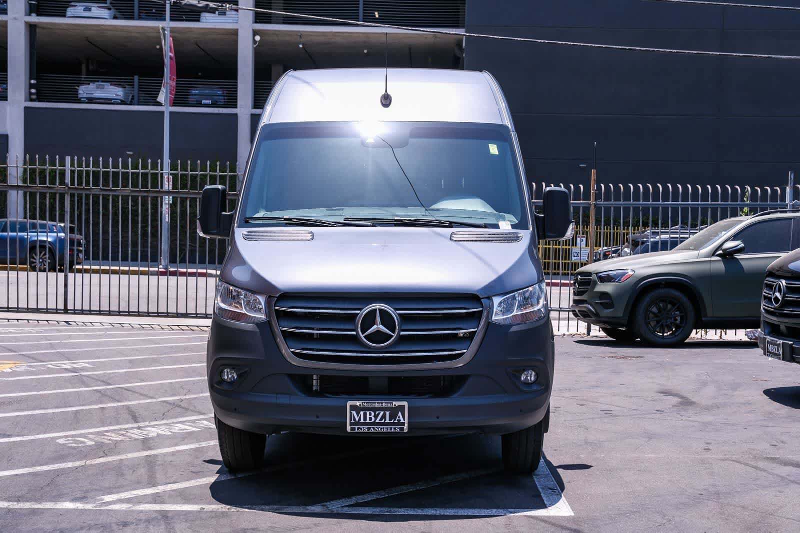 Used 2023 Mercedes-Benz Sprinter 4500 video 2