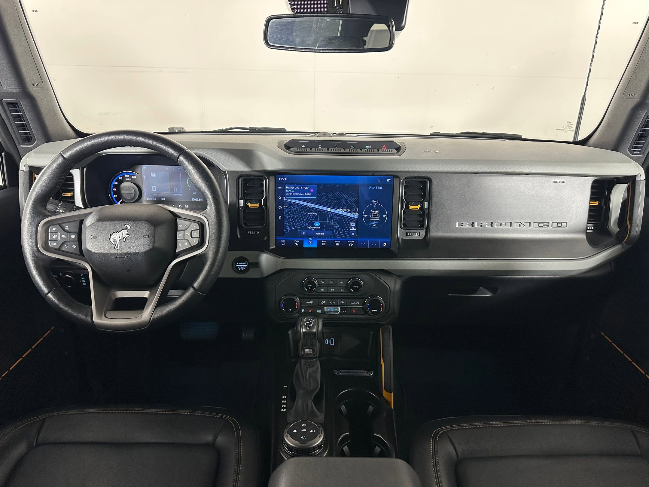 Used 2023 Ford Bronco Badlands image 13