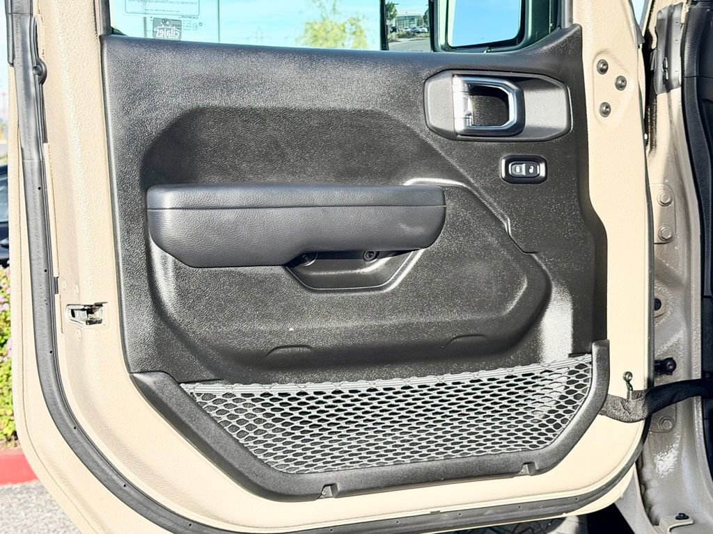 Used 2025 Jeep Gladiator Sport AWD/4WD image 17