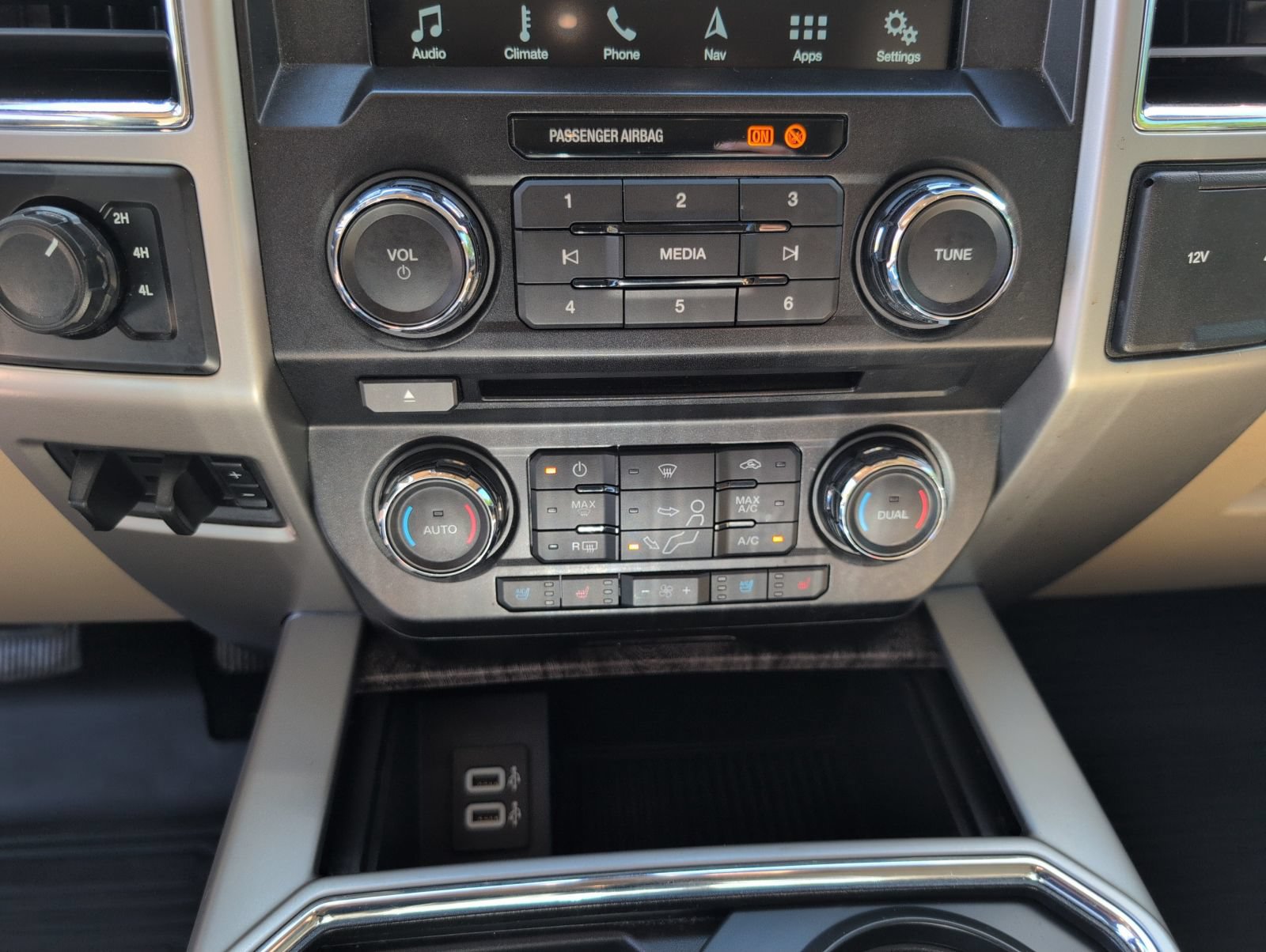 Used 2018 Ford F250 Lariat w/ Lariat Ultimate Package AWD/4WD image 14