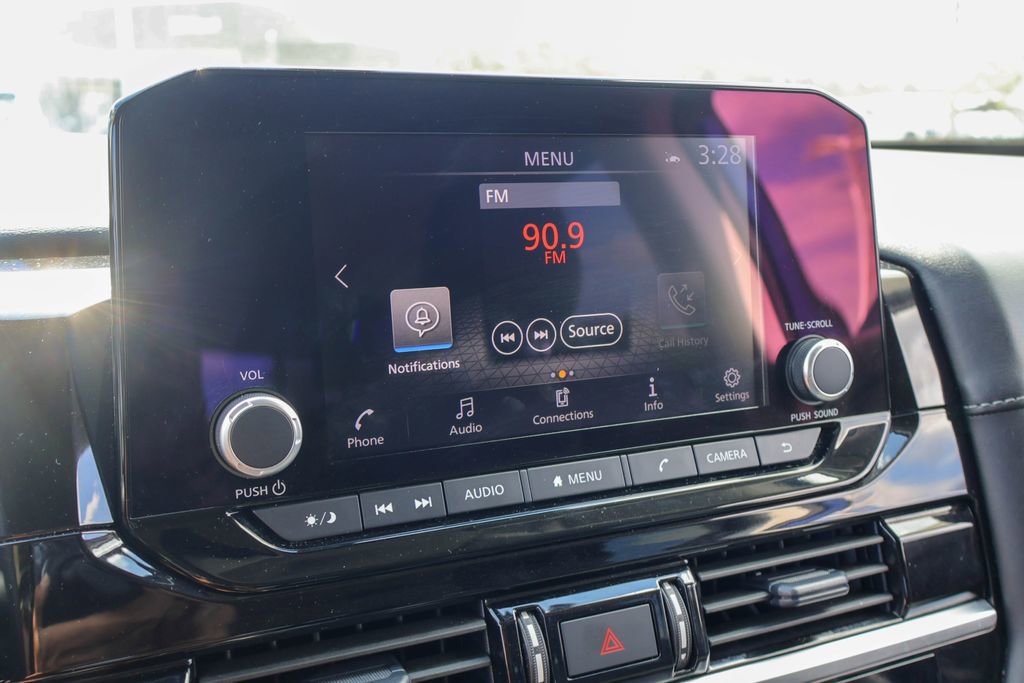 Used 2025 Nissan Pathfinder SV FWD image 5