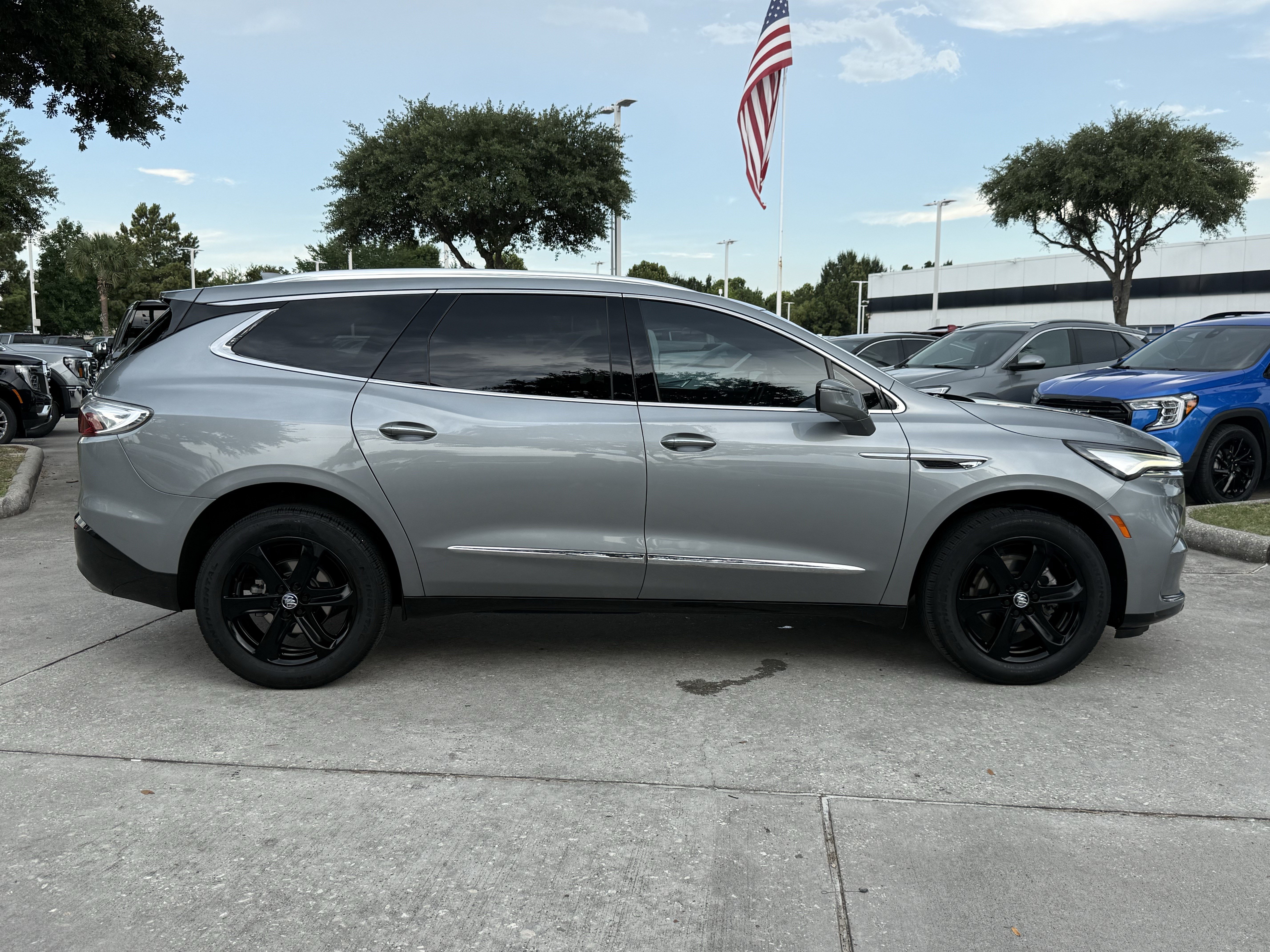 Used 2024 Buick Enclave Essence w/ Experience Buick Package FWD image 3
