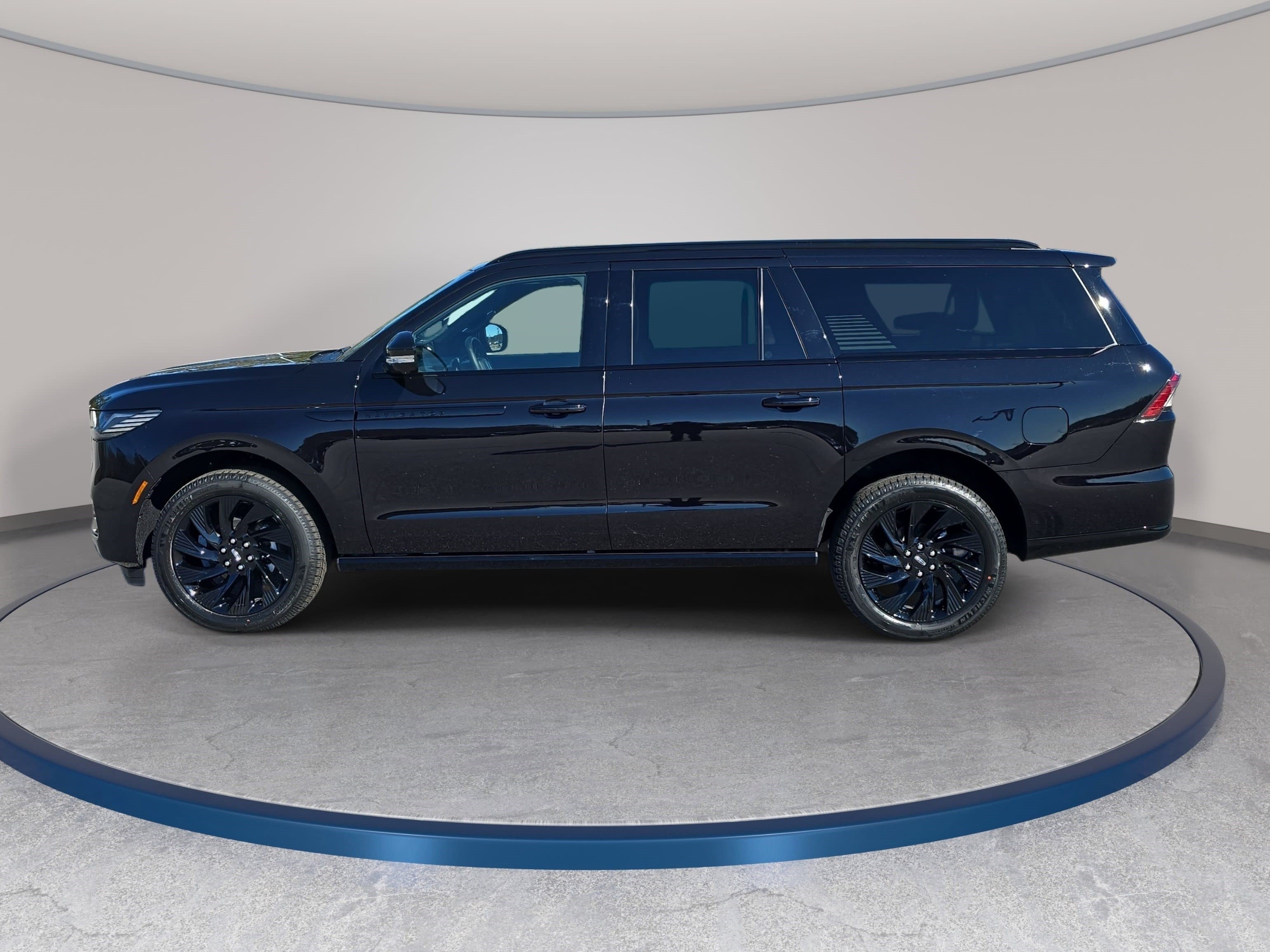 New 2026 Lincoln Navigator L Reserve w/ Jet Appearance Package AWD/4WD image 8