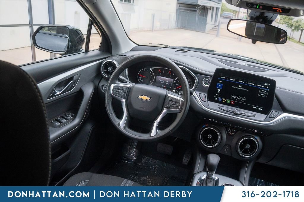 Used 2025 Chevrolet Blazer LT FWD image 13