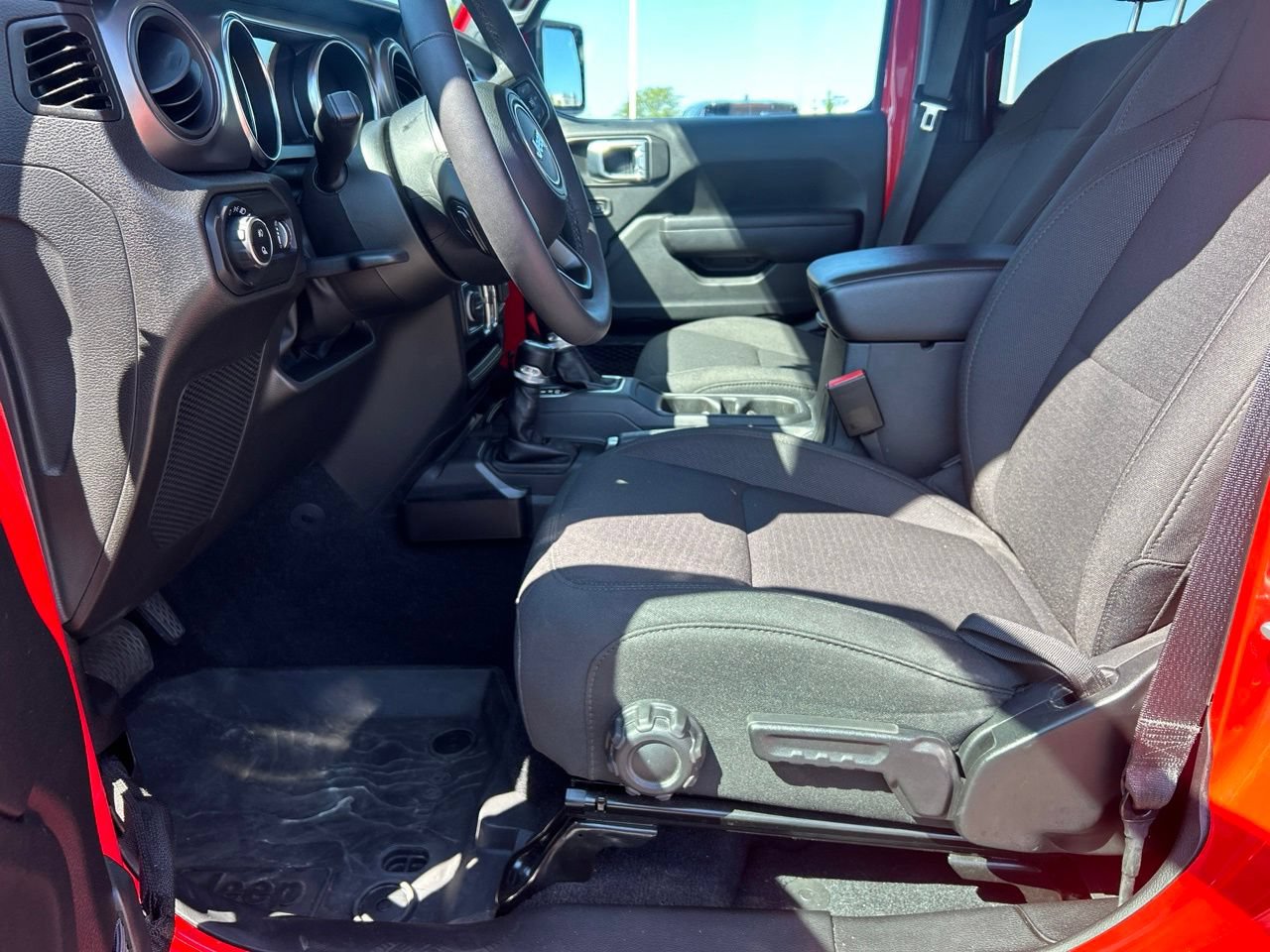 Used 2023 Jeep Gladiator Sport AWD/4WD image 11
