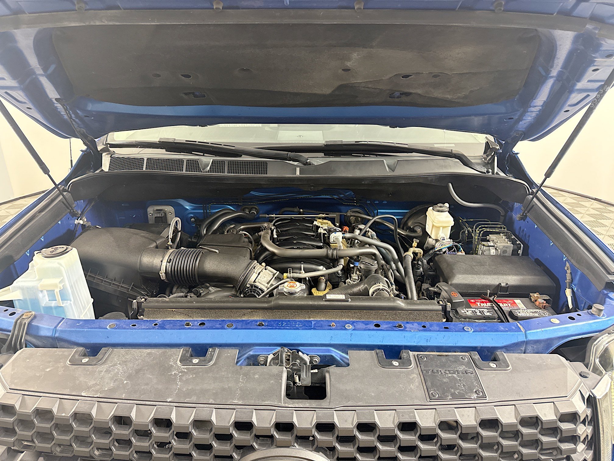 Used 2018 Toyota Tundra SR5 w/ SR5 Upgrade Package image 38