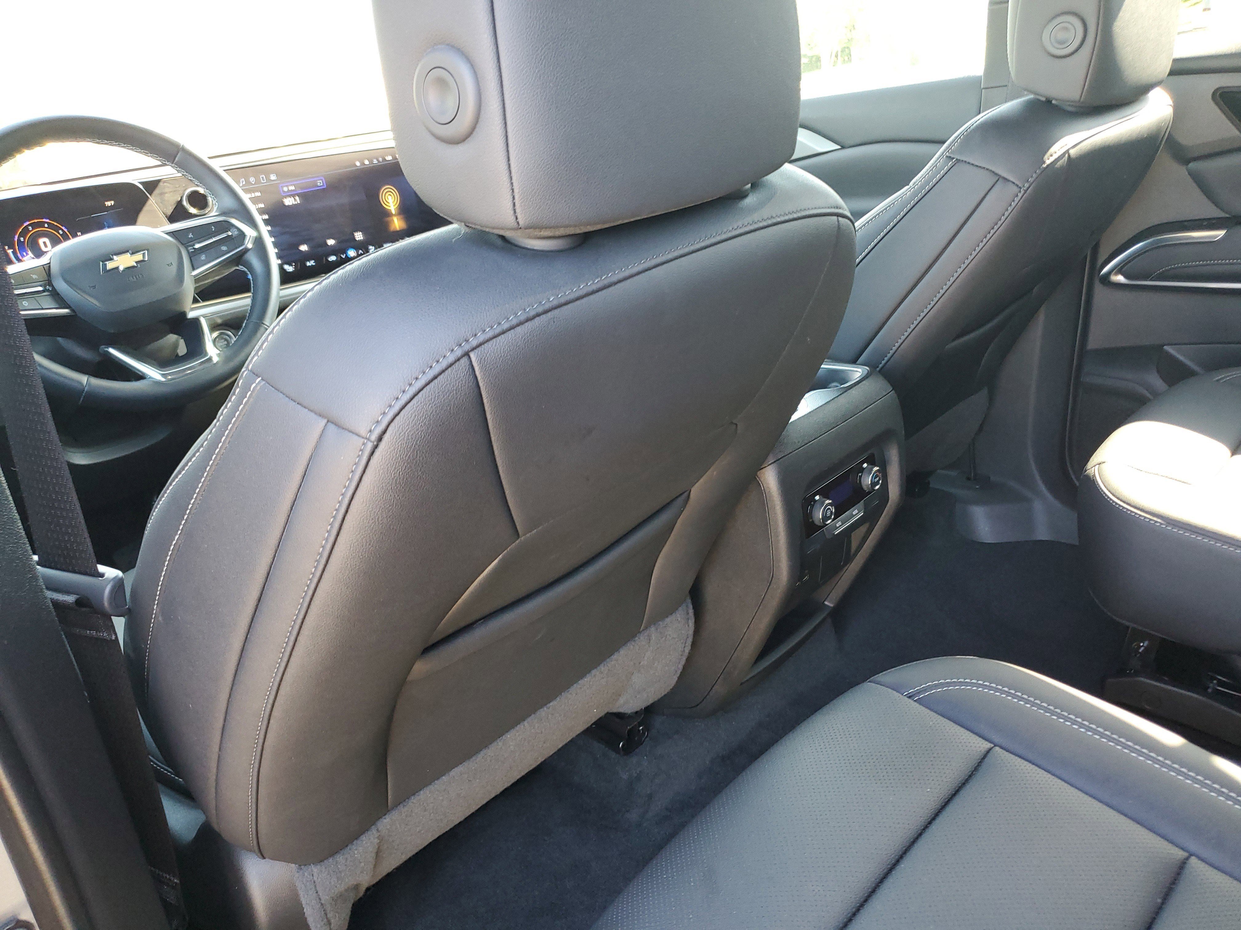 Used 2025 Chevrolet Traverse LT image 13