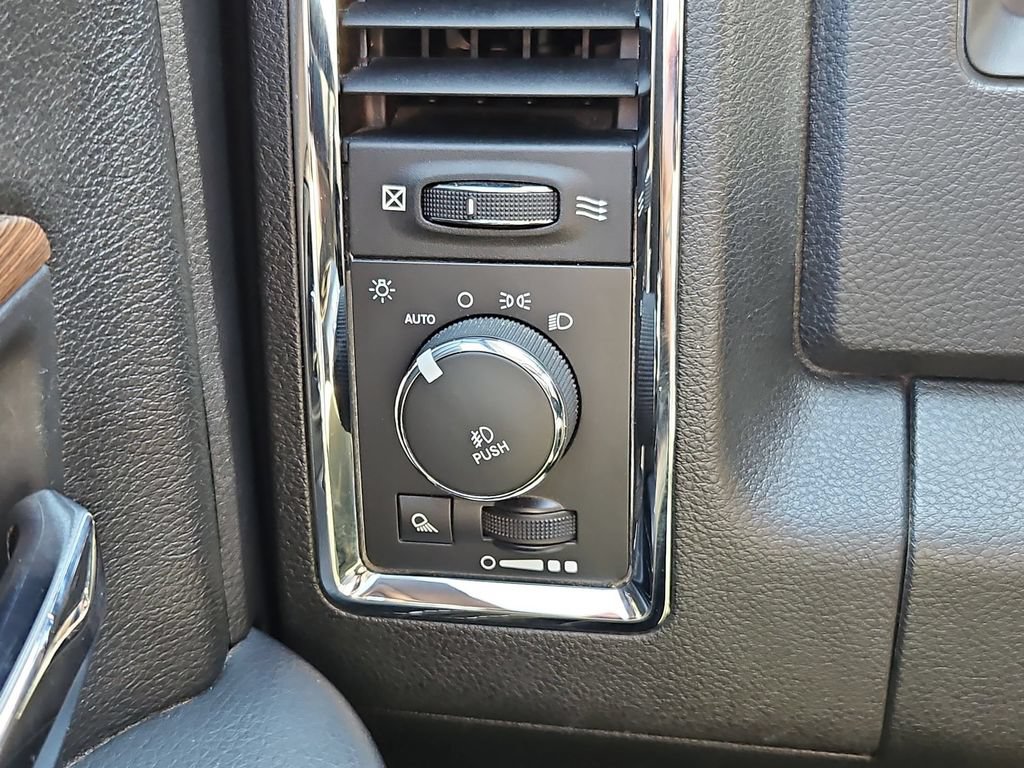 Used 2015 RAM 1500 Laramie w/ Convenience Group AWD/4WD image 18