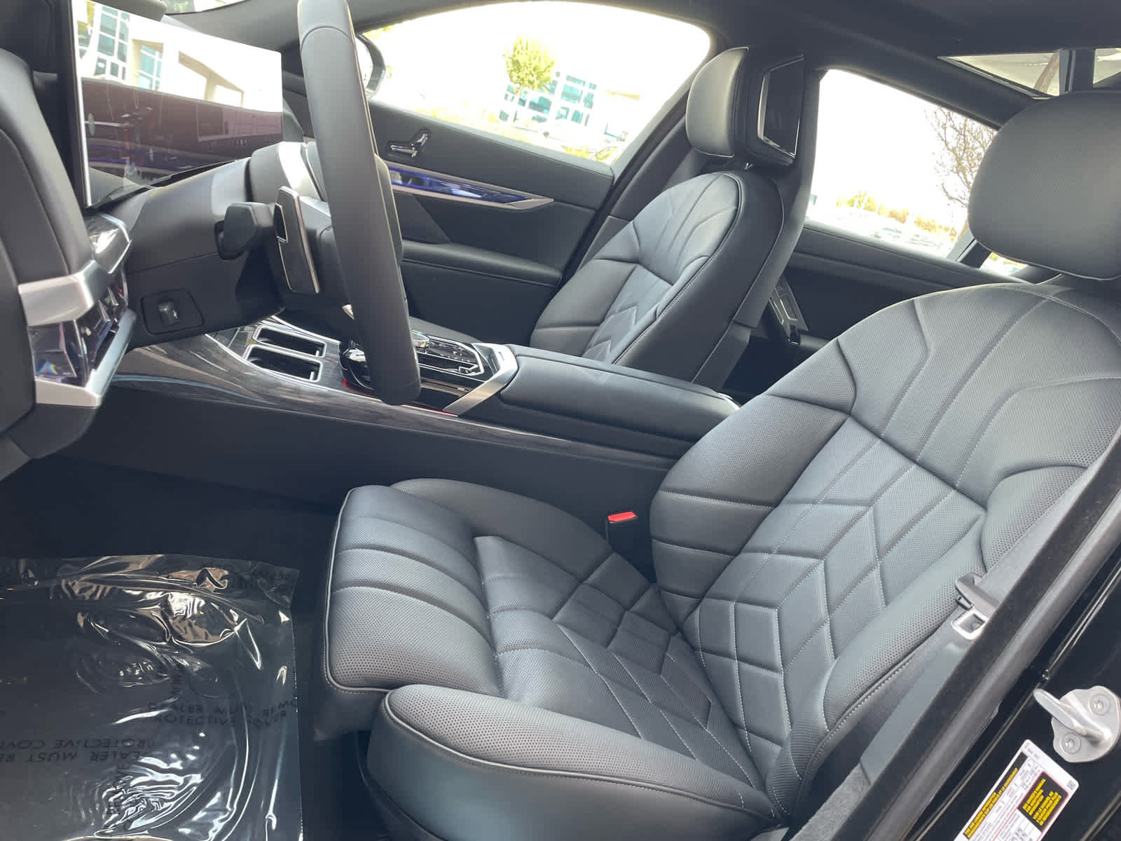 New 2026 BMW 750e xDrive w/ Executive Package image 7