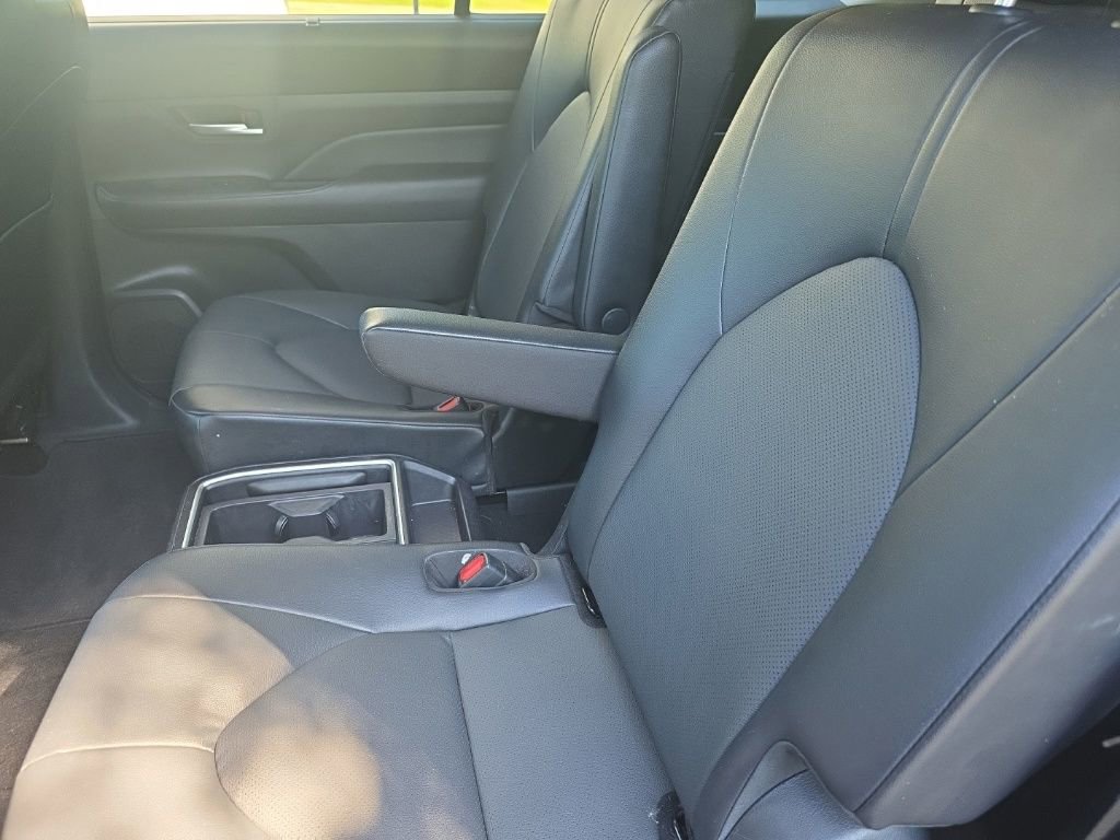 Used 2025 Toyota Grand Highlander FWD image 19