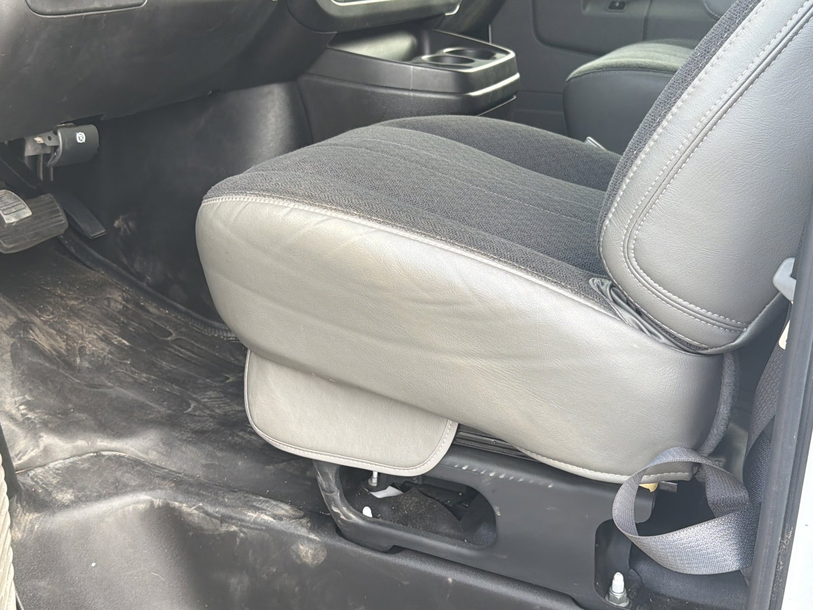 Used 2024 GMC Savana 2500 w/ Driver Convenience Package RWD image 15