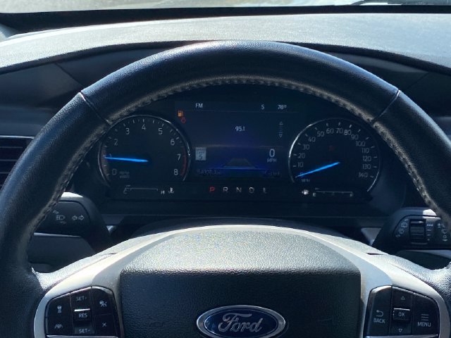 Used 2023 Ford Explorer XLT AWD/4WD image 9