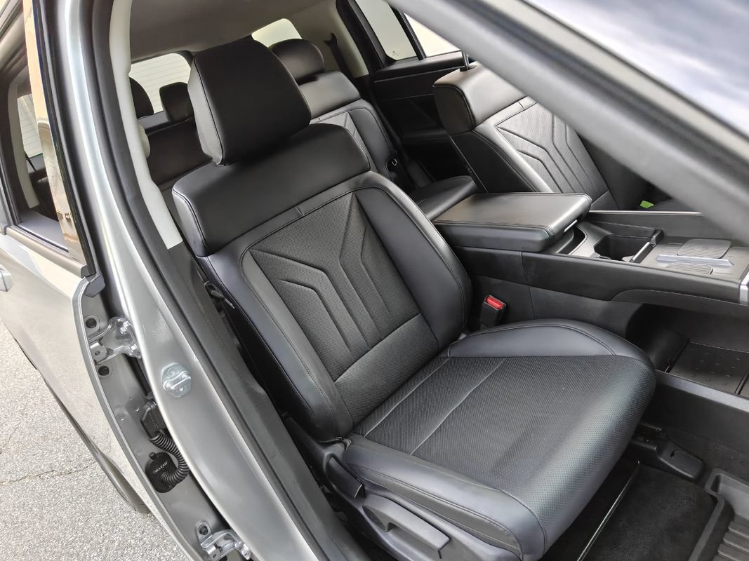 Used 2025 Hyundai Santa Fe SEL AWD/4WD image 17