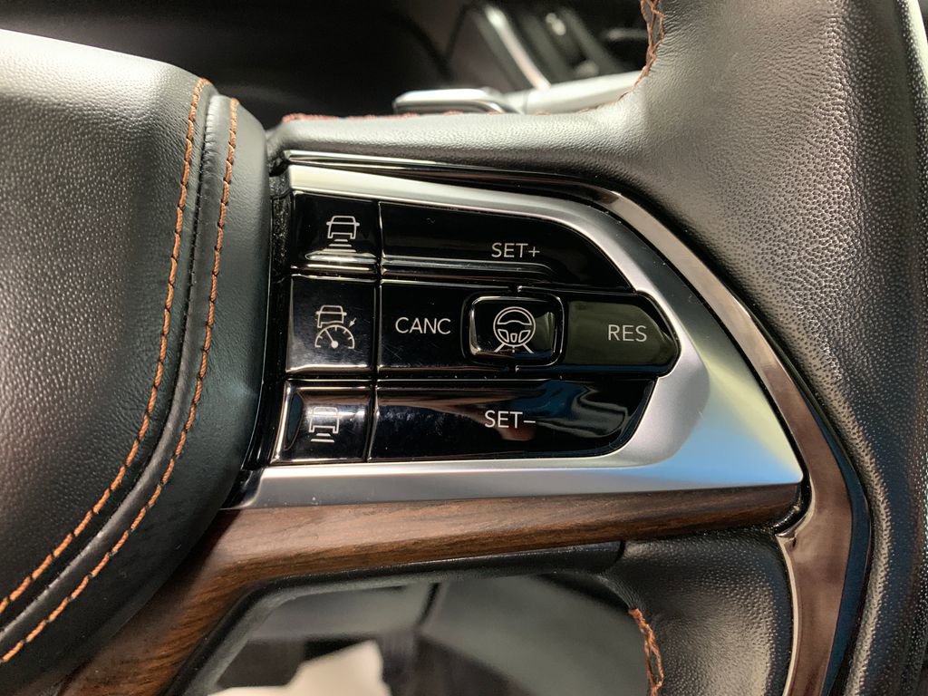 Used 2023 Jeep Grand Cherokee L Summit w/ Luxury Tech Group V image 25