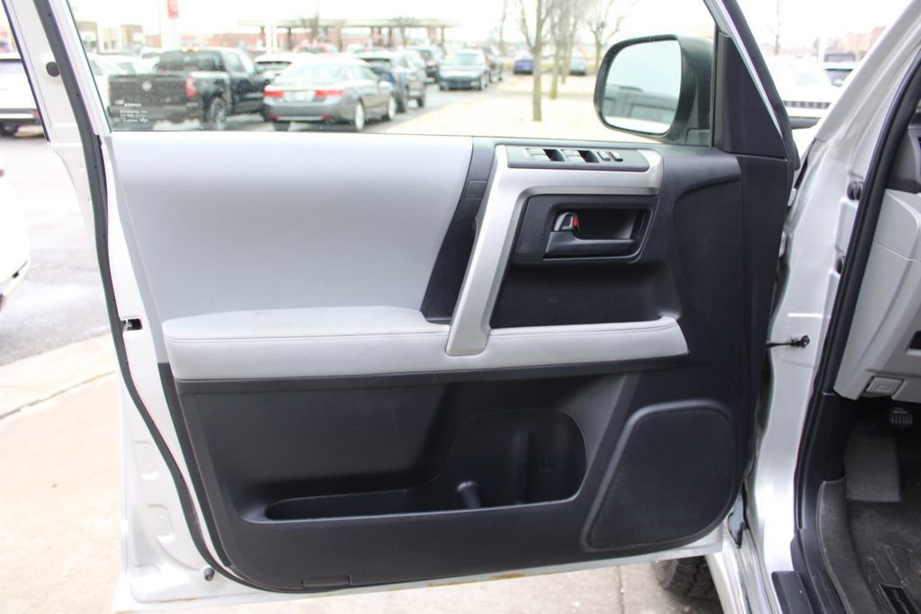 Used 2013 Toyota 4Runner SR5 image 18