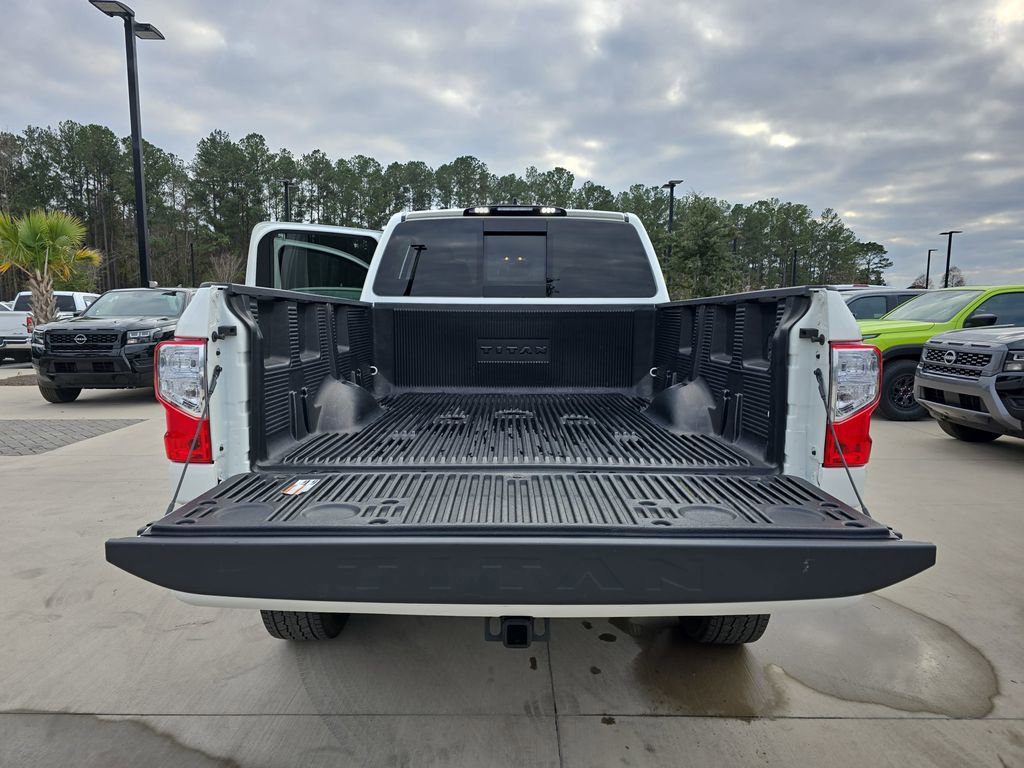 Used 2024 Nissan Titan SV w/ SV Convenience Package image 16