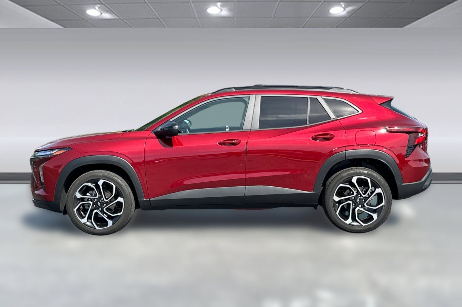 Used 2025 Chevrolet Trax RS w/ Sunroof Package image 2