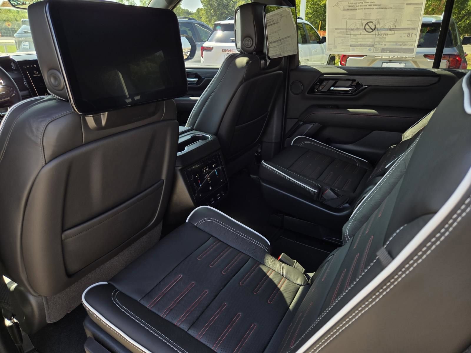 New 2026 GMC Yukon XL AT4 Ultimate AWD/4WD image 6