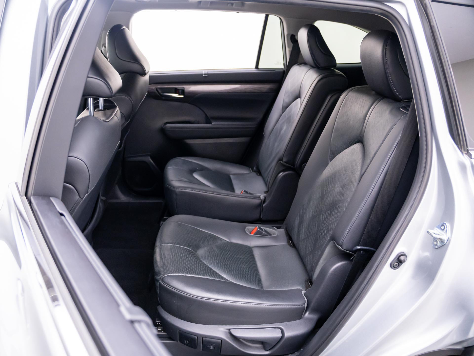 Used 2021 Toyota Highlander Platinum AWD/4WD image 16