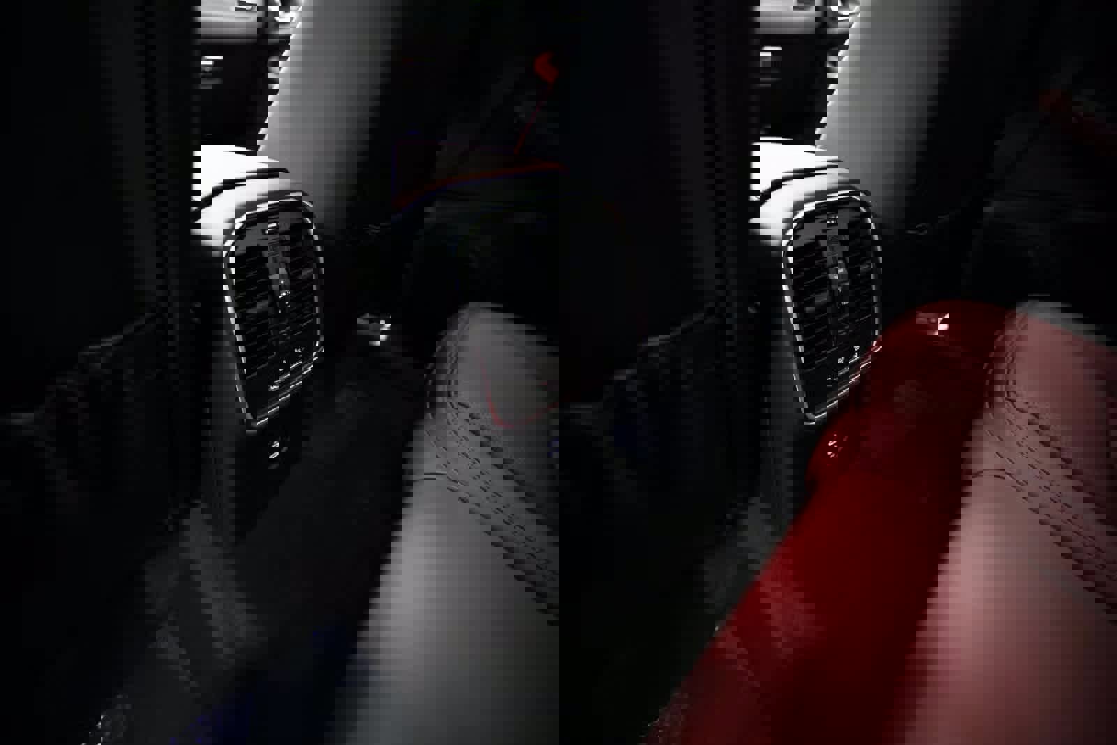 Certified 2025 Porsche Macan image 26