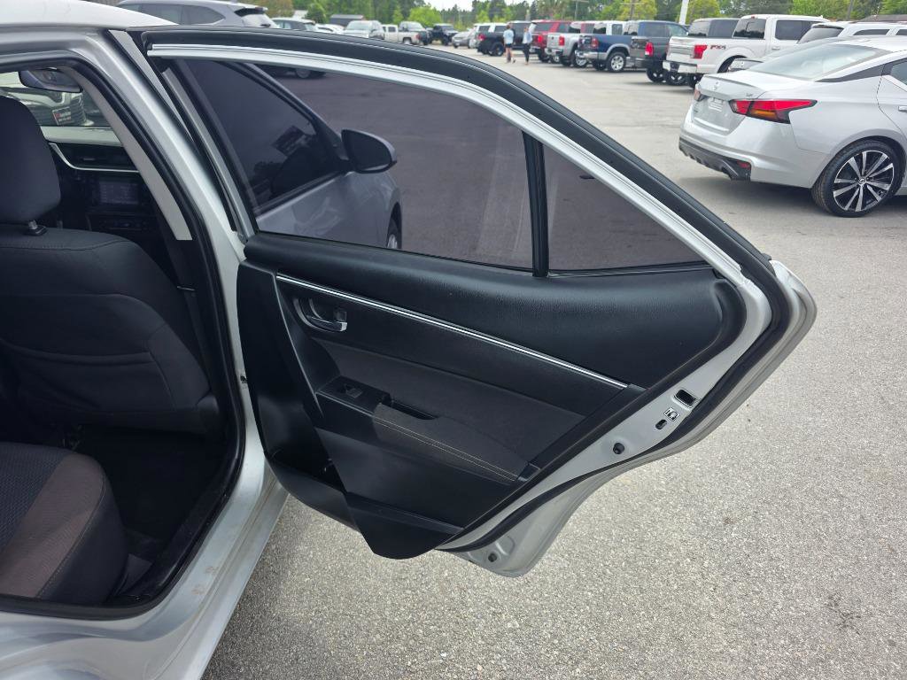 Used 2019 Toyota Corolla LE image 12