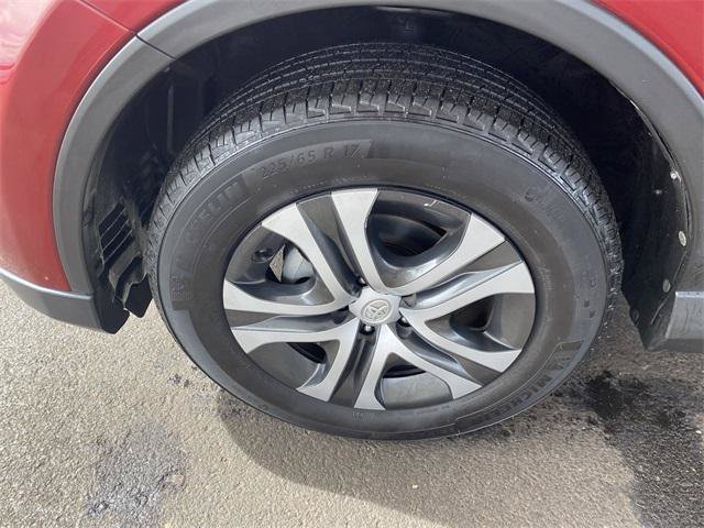 Certified 2018 Toyota RAV4 LE w/ Carpet Mat Package AWD/4WD image 11