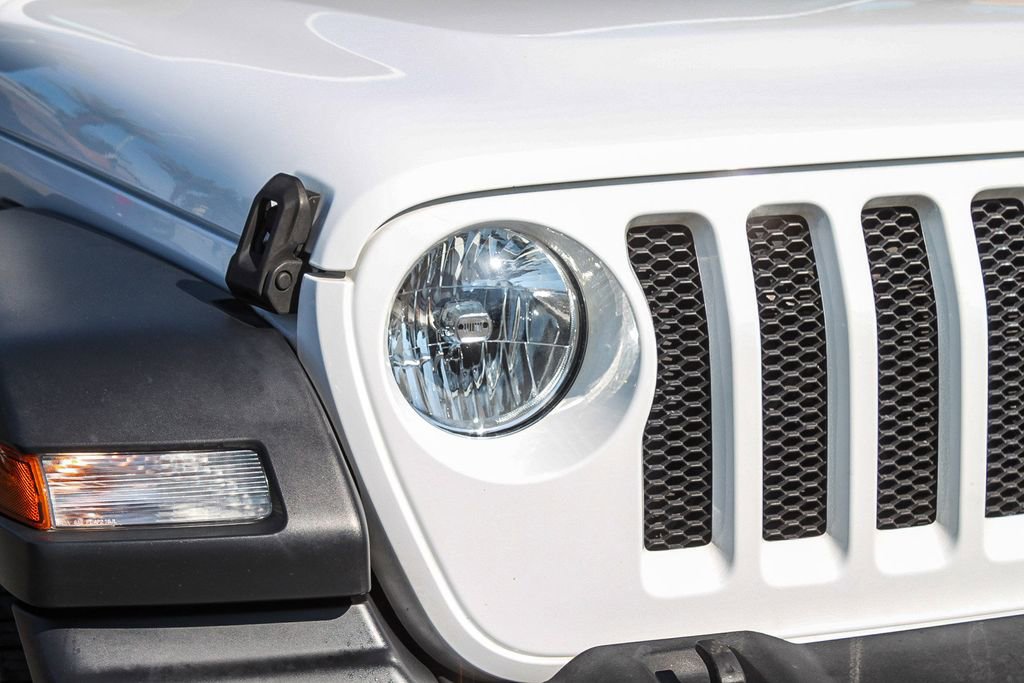 Used 2023 Jeep Wrangler Sport image 4