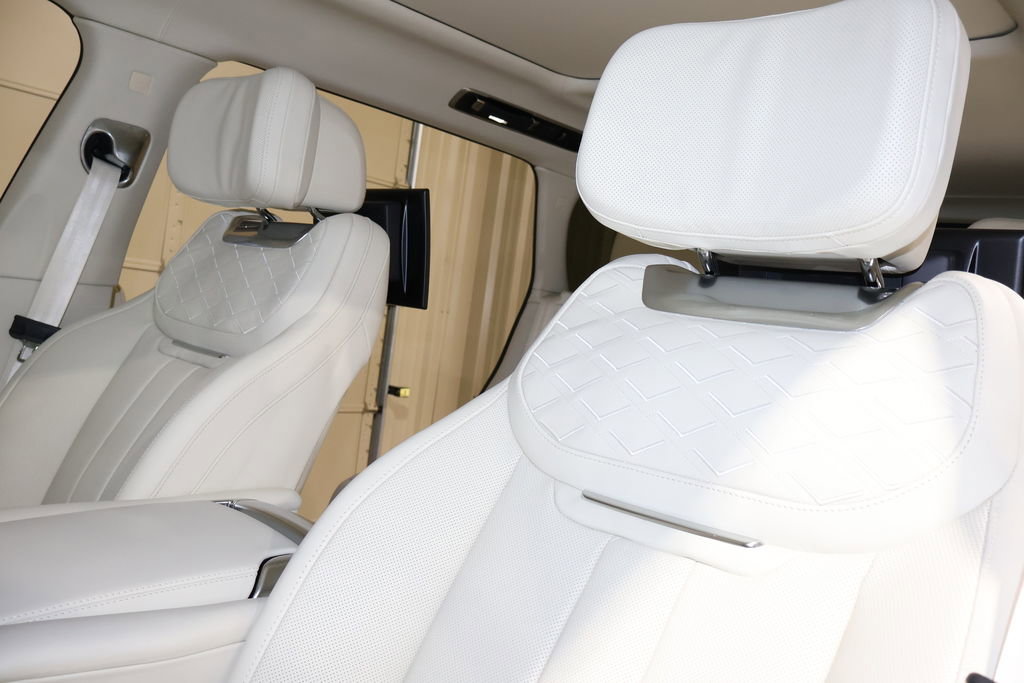 Used 2024 Land Rover Range Rover Long Wheelbase SE image 24