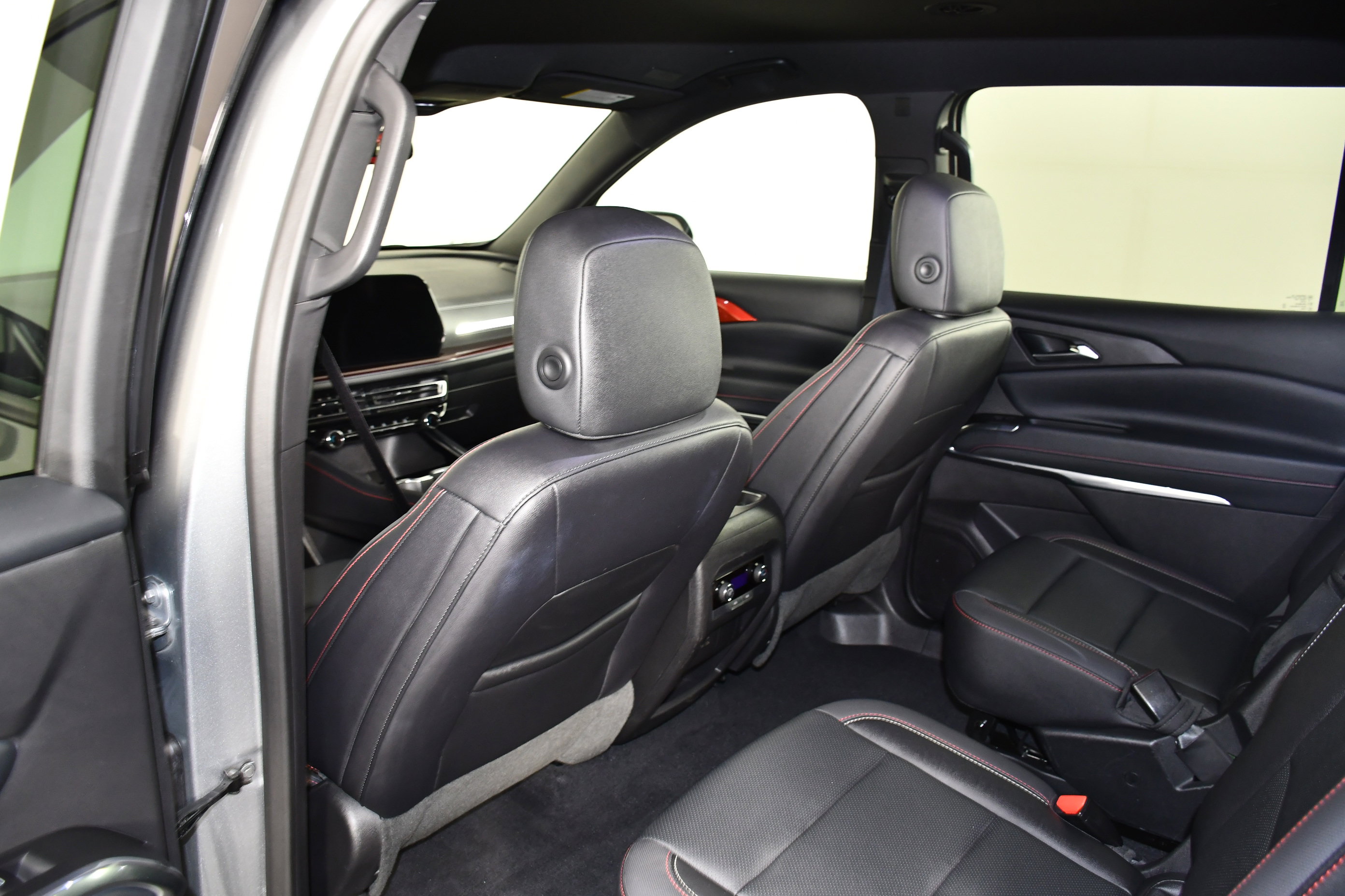 Used 2025 Chevrolet Traverse Z71 image 44