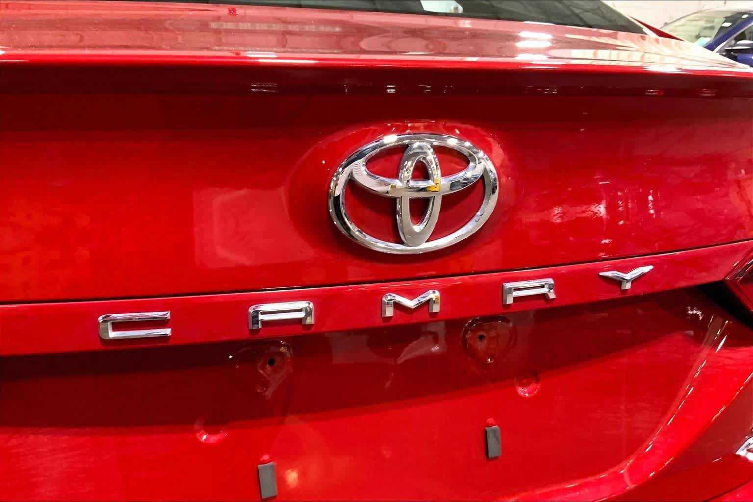 Used 2023 Toyota Camry SE w/ Cold Weather Package AWD/4WD image 10
