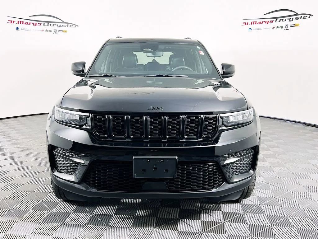 Used 2023 Jeep Grand Cherokee Altitude AWD/4WD image 3
